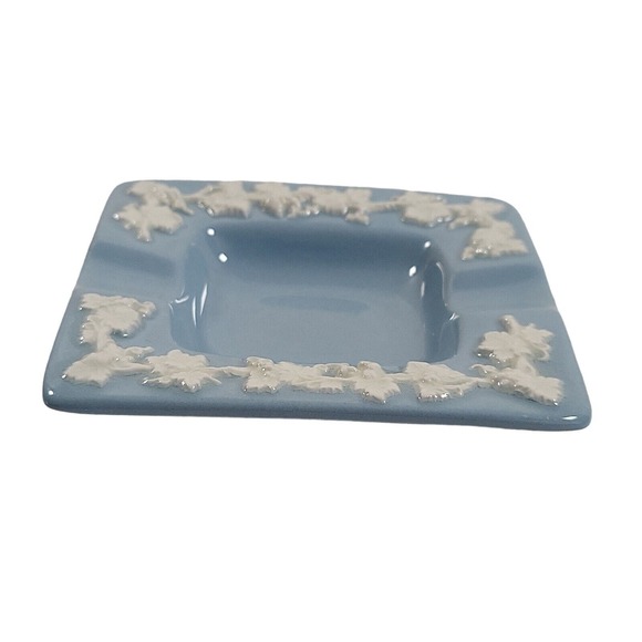 Wedgwood Queensware Embossed Ashtray Cream On Lavender Blue Etruria Small 3.25" - Picture 4 of 11